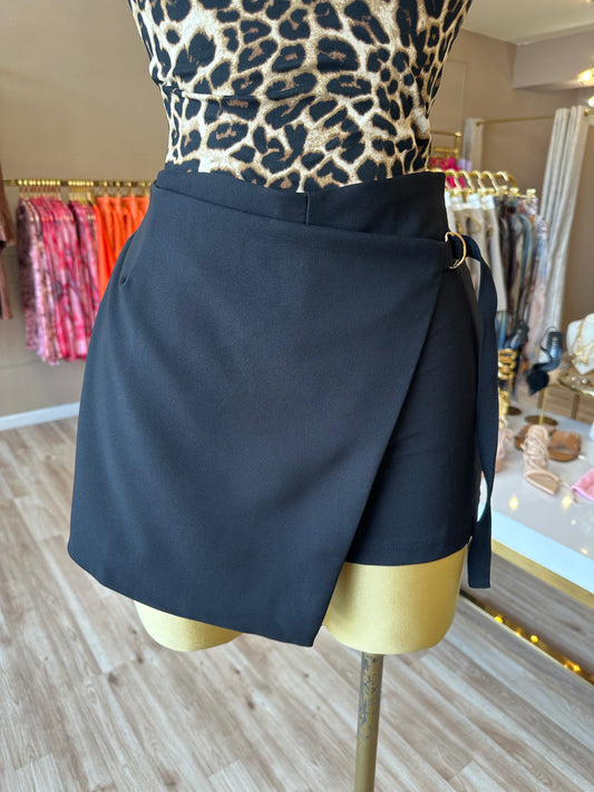 Vane Black Skort